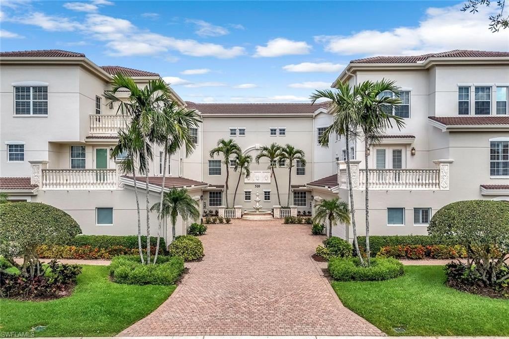 510 Avellino Isles Cir 2-202, NAPLES