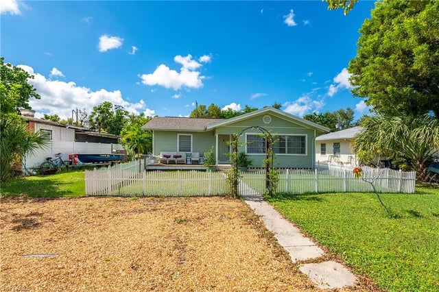 2432 Washington Ave, NAPLES