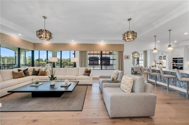 16355 Viansa Way 302, NAPLES