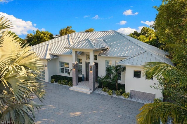 Photo of 720 Orchid Dr, NAPLES FL