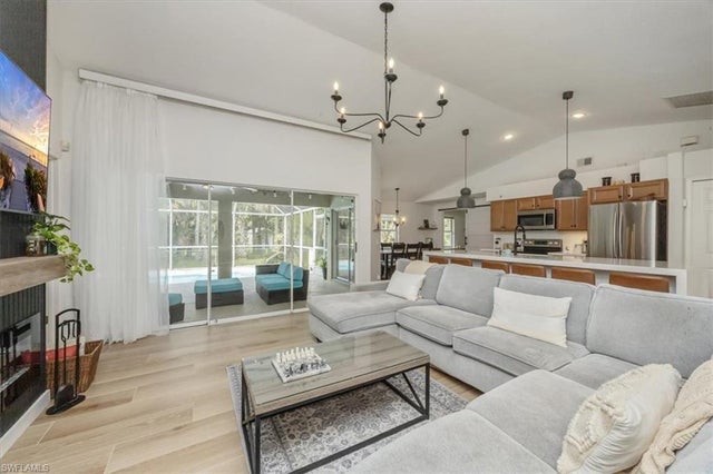 361 9th St Nw, NAPLES