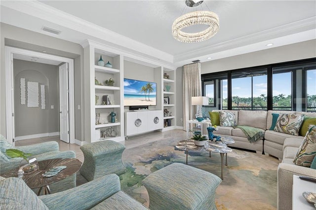 2555 Marquesa Royale Ln 202, NAPLES