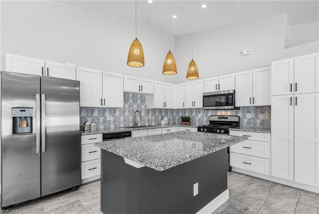 175 Village Cir 32, LABELLE