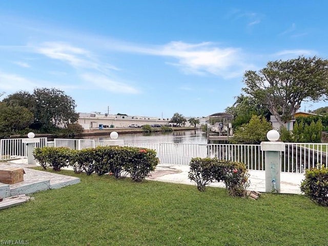 1273 5th Ave N, NAPLES