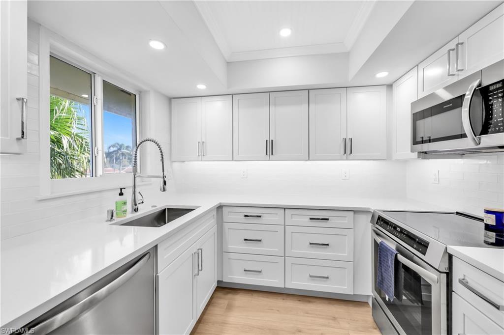 138 Teryl Rd 4-2, NAPLES