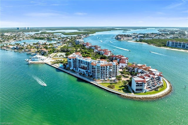 533 La Peninsula Blvd 533, NAPLES