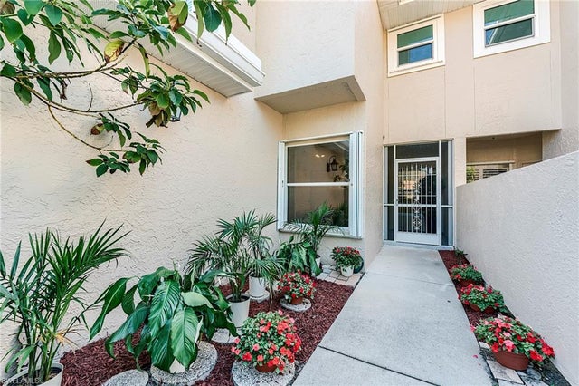 419 Emerald Bay Cir B6, NAPLES