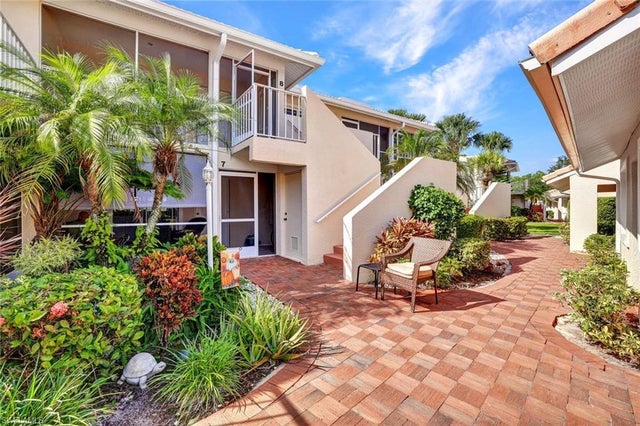 2372 Hidden Lake Dr 808, NAPLES