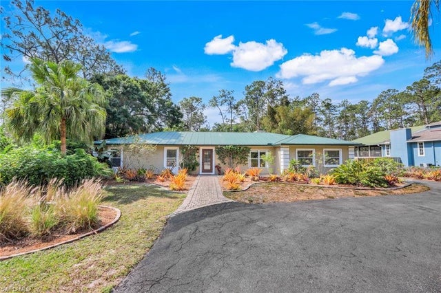 5248 Coral Wood Dr, NAPLES