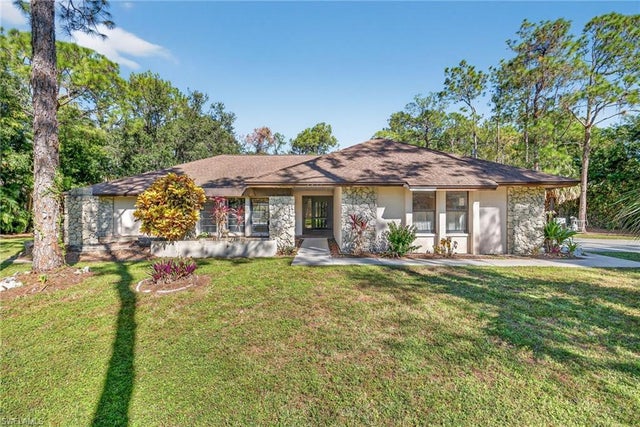 6811 Sandalwood Ln, NAPLES