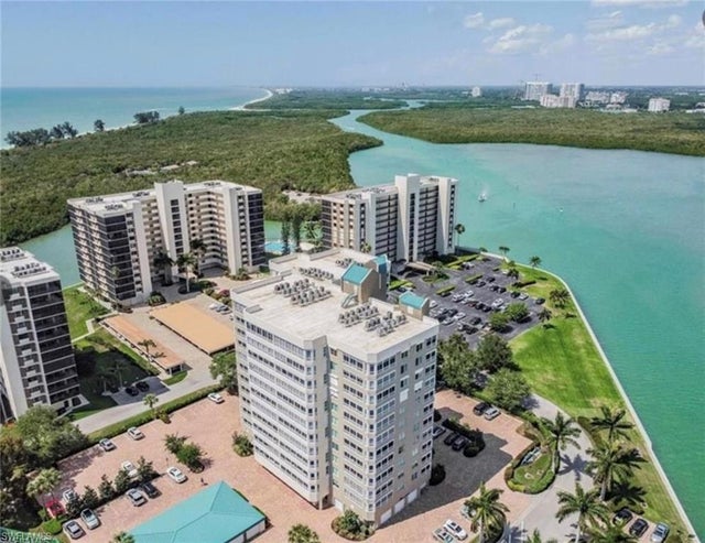 21 Bluebill Ave 403b, NAPLES