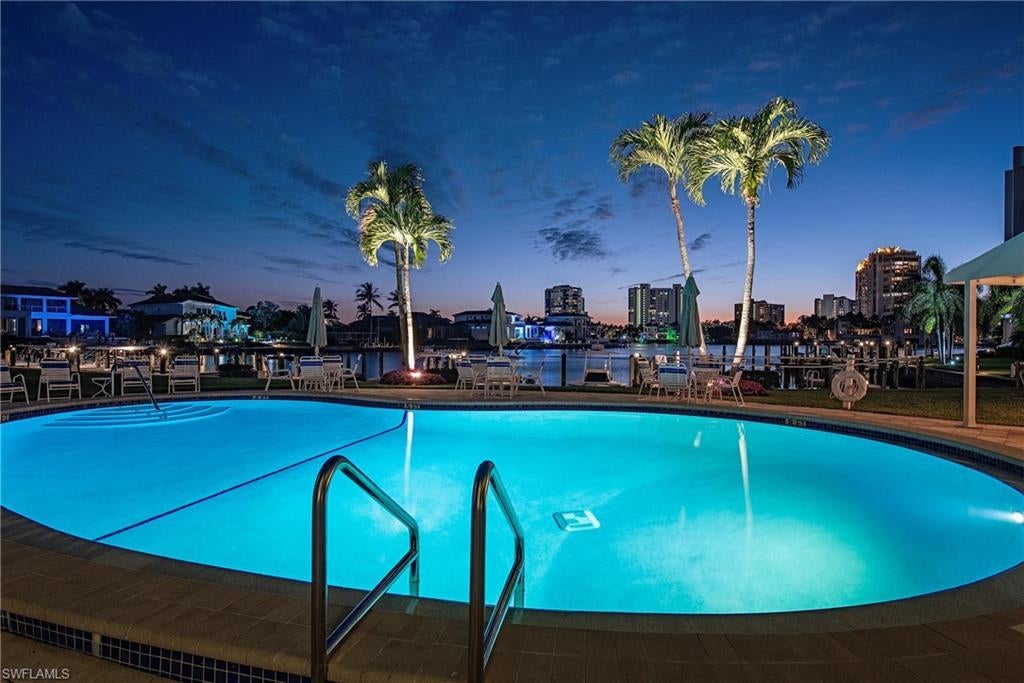 400 Park Shore Dr 303, NAPLES