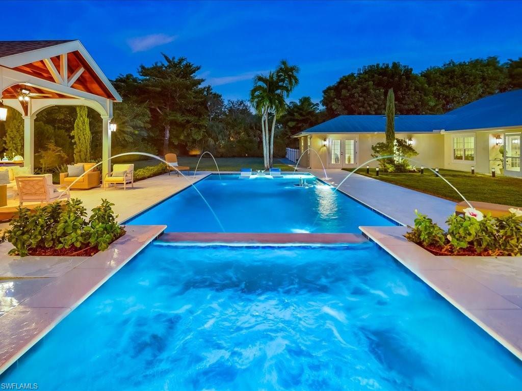 624 Ridge Dr, NAPLES