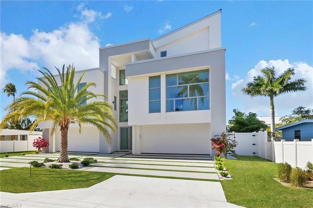 1798 Holiday Ln, NAPLES