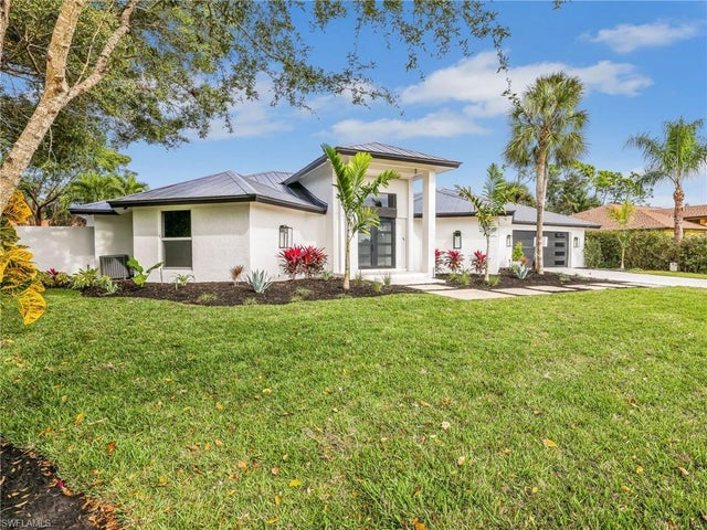 1803 Imperial Golf Co Blvd, NAPLES