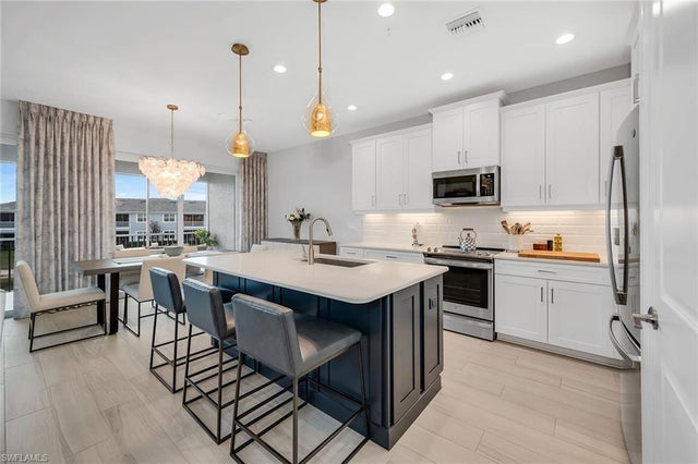 2609 Seychelles Cir 1607, NAPLES