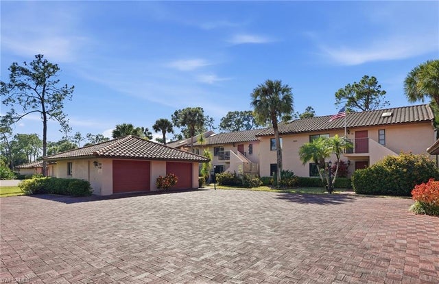 3231 Horse Carriage Way 10, NAPLES