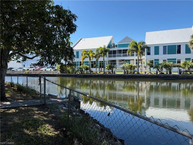 579 13th St N, NAPLES