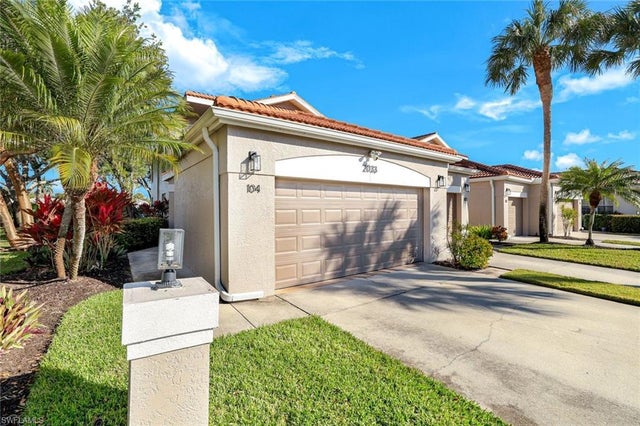 2033 Crestview Way 104, NAPLES