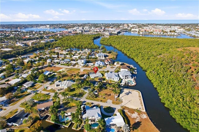 1159 Holiday Ln E, NAPLES