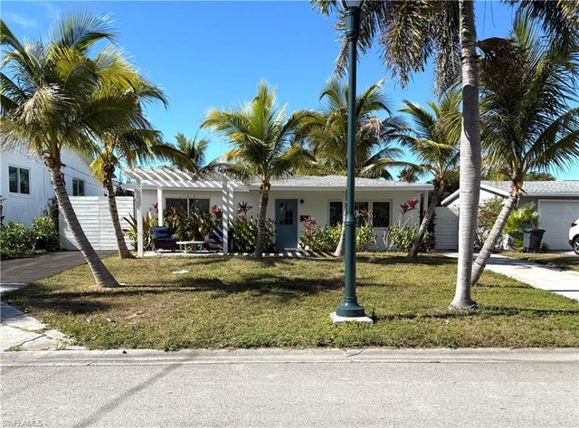 555 14th St N, NAPLES