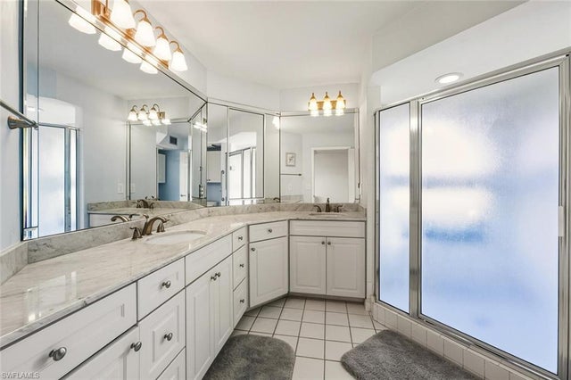 613 Beachwalk Cir J-102, NAPLES