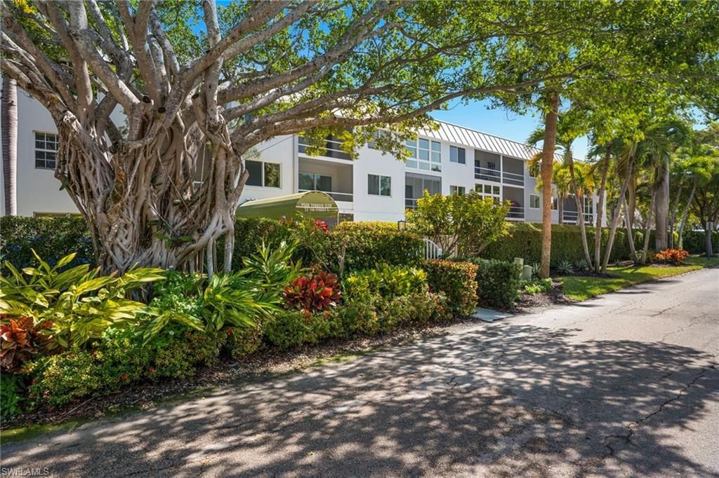 72 7th St S 108, NAPLES