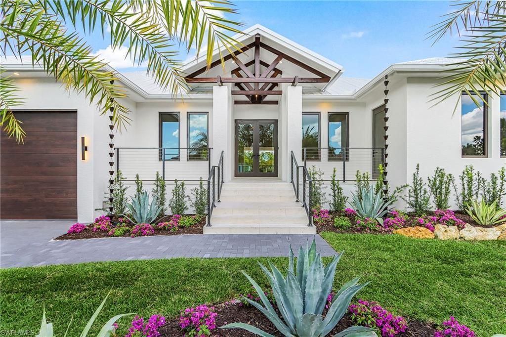2393 Longboat Dr, NAPLES