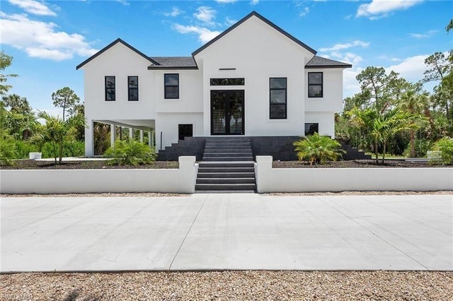 240 33rd Ave Ne, NAPLES