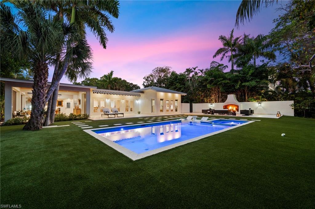 1949 Alamanda Dr, NAPLES