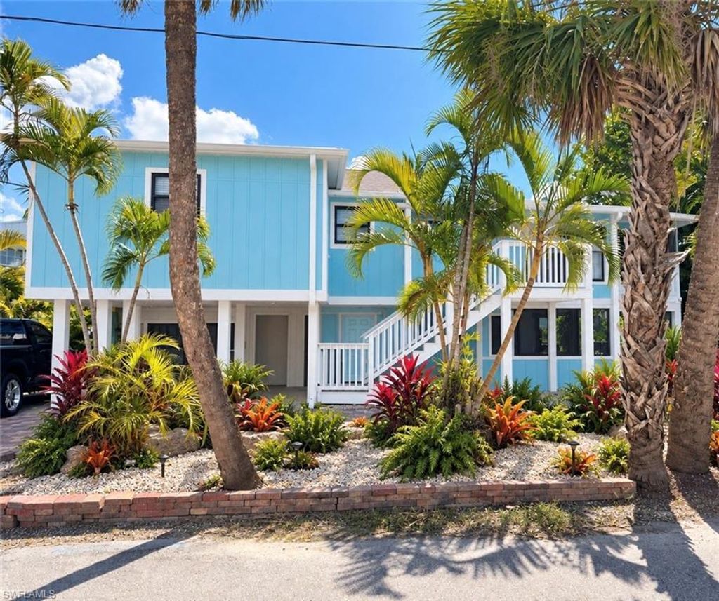 210 Miramar St, Fort Myers Beach