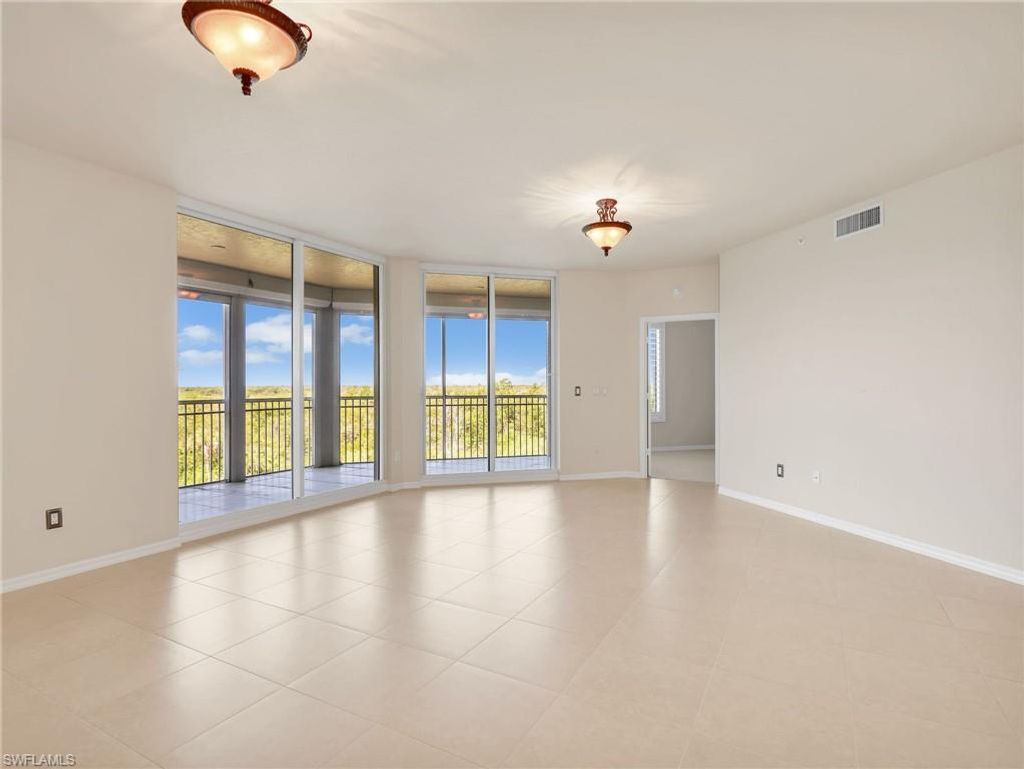 1001 Arbor Lake Dr 202, NAPLES