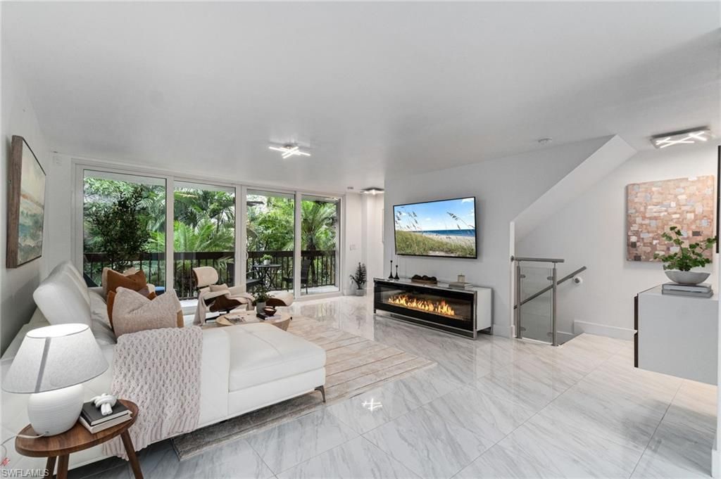 995 9th Ave S 4, NAPLES