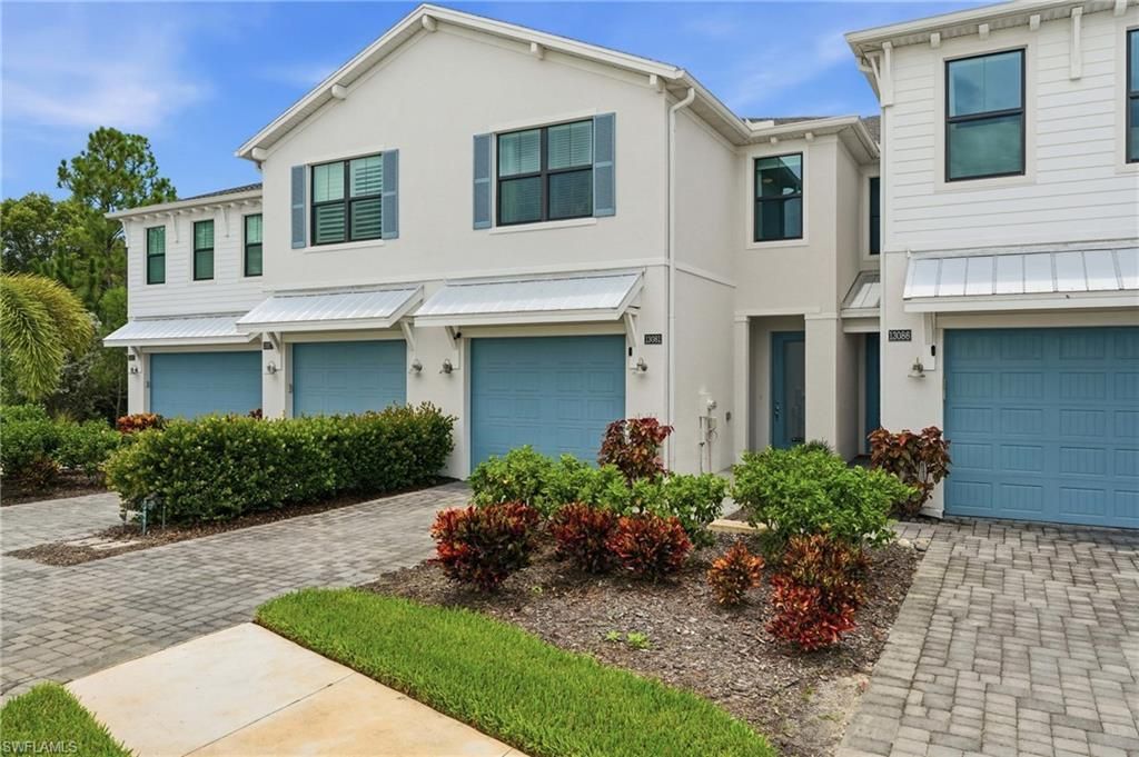 13081 Pembroke Dr, NAPLES