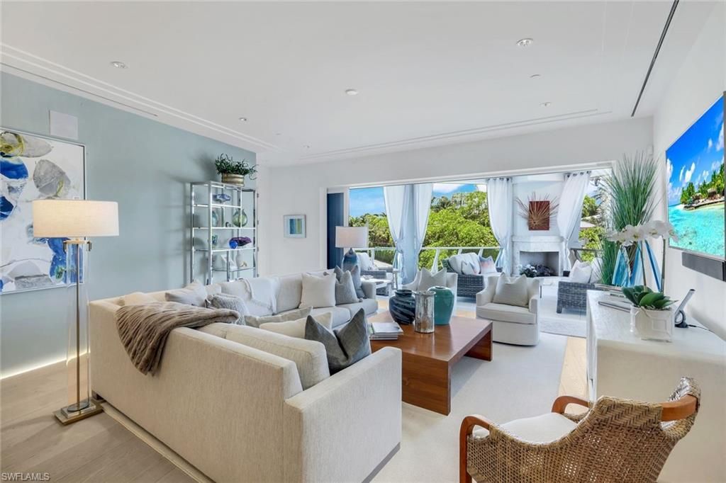 382 12th Ave S 202, NAPLES