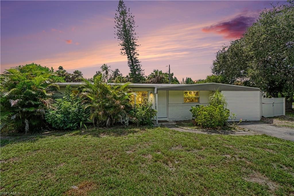 2398 Estey Ave, NAPLES