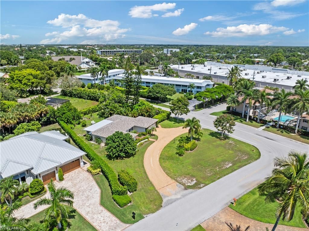 717 Rudder Rd, NAPLES