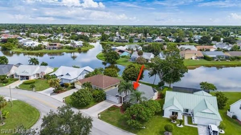 3651 Kent Dr, NAPLES