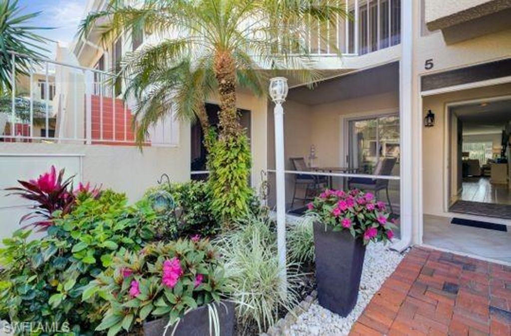 2420 Hidden Lake Dr 5, NAPLES