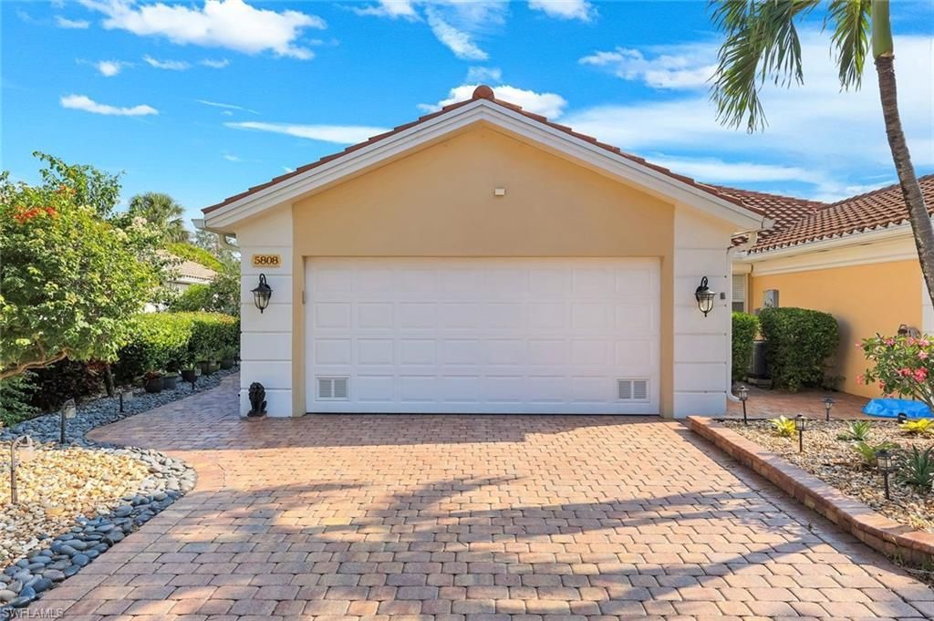 5808 Drummond Way, NAPLES