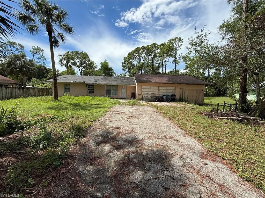 28051 Oak Ln, BONITA SPRINGS