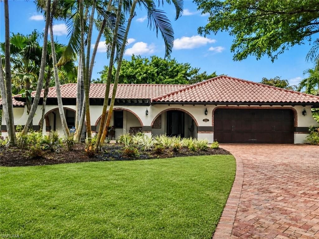 2429 Kings Lake Blvd, NAPLES