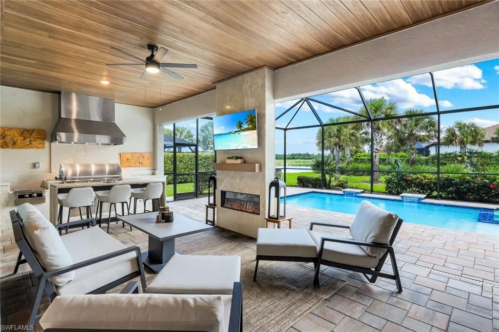 9151 Snowy Owl Way, NAPLES