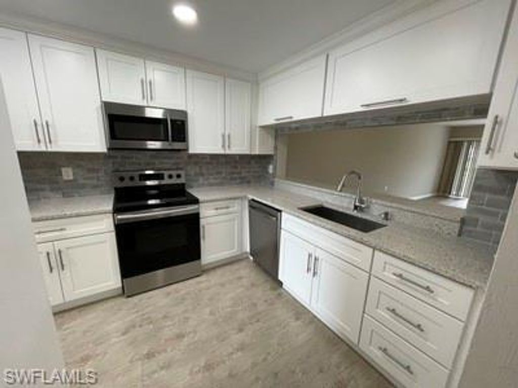 1200 Commonwealth Cir 103, NAPLES