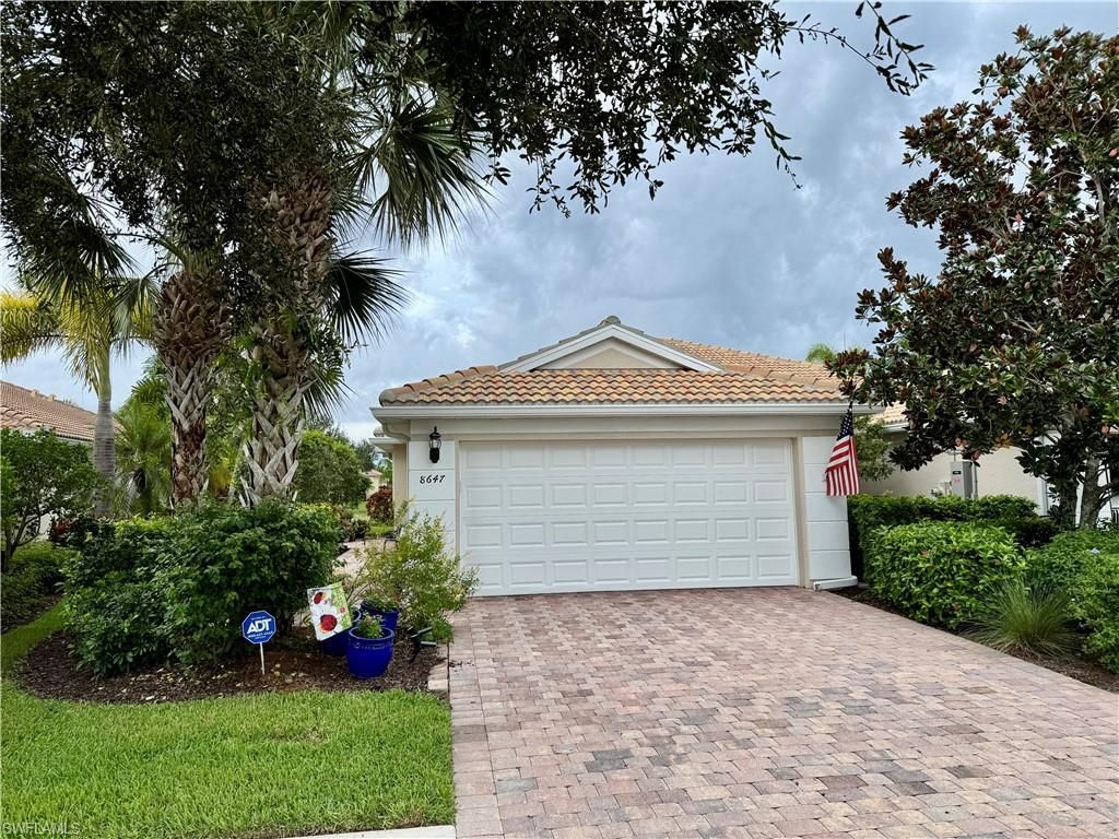 8647 Genova Ct, NAPLES