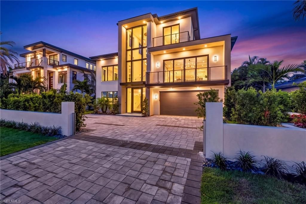 1085 Sandpiper St, NAPLES