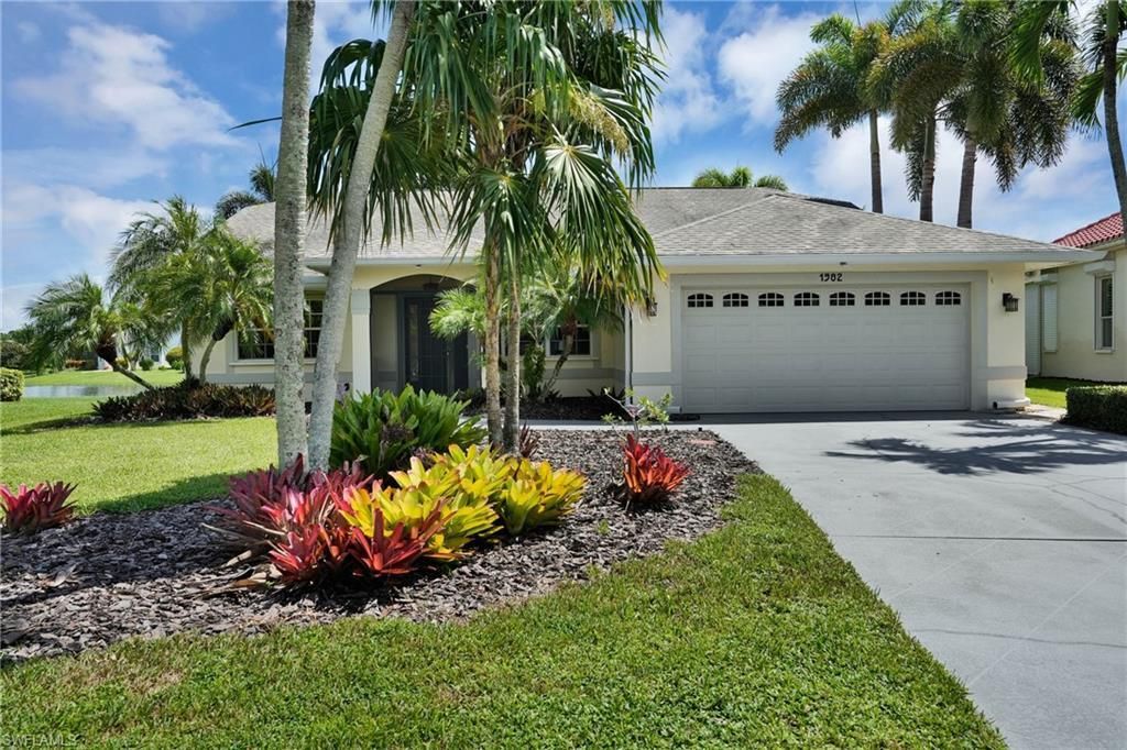 1982 E Crown Pointe Blvd, NAPLES