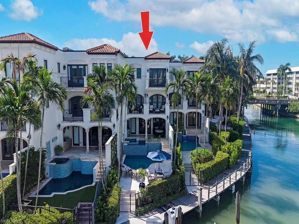 221 Harbour Dr 6, NAPLES