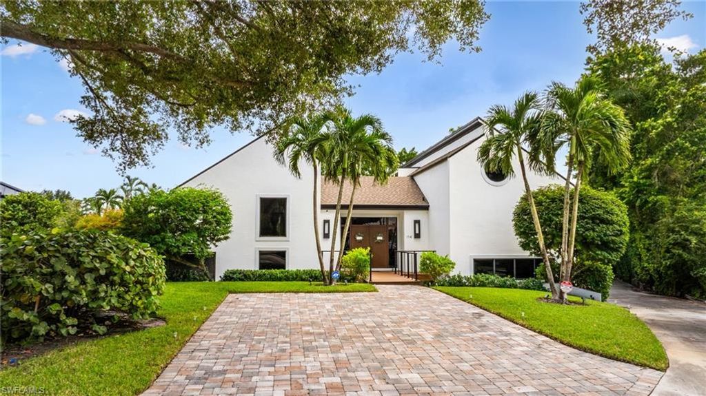 114 Westwood Dr, NAPLES