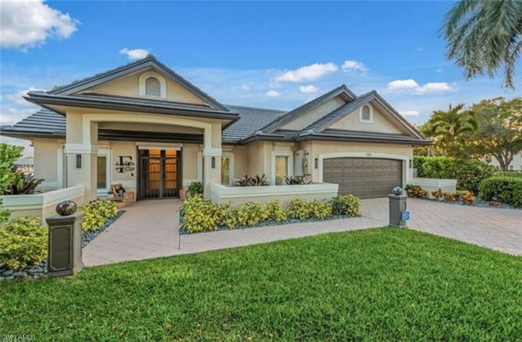 123 Newport Dr, NAPLES